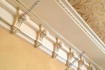 Лепнина декорированная оборванной поталью Лепнина декорированная оборванной поталью.jpg