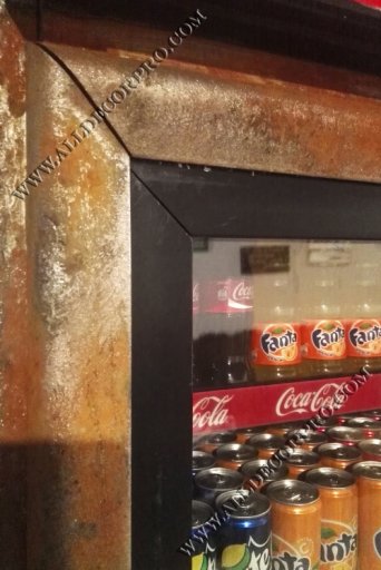 Холодильник coca cola декорированный ржавчиной
