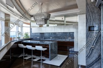 Потолок декорированный поталью и венецианской штукатуркой