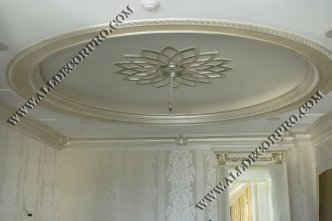 Лепнина декорированная перламутрами и поталью