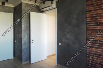 Стены декорированные металлизированным декоративным покрытием
