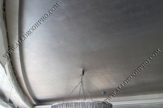 Потолок декорированный поталью и венецианской штукатуркой