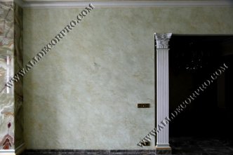 Стены декорированные венецианской штукатуркой имитирующей камень