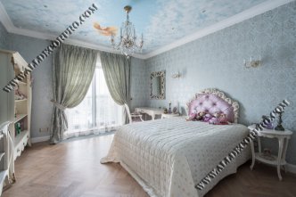 Потолок детской спальни расписанный маслом