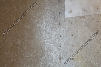 Стена декорированная панно из различных металлизированных декоративных штукатурок