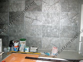 Панно на стене из декоративной металлизированной штукатурки