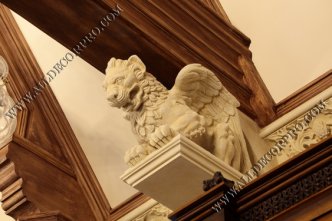 Декорированная лепнина имитирующая дерево и камень