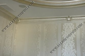 Лепнина декорированная перламутрами и поталью