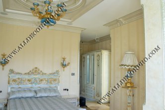 Лепнина декорированная перламутрами и поталью