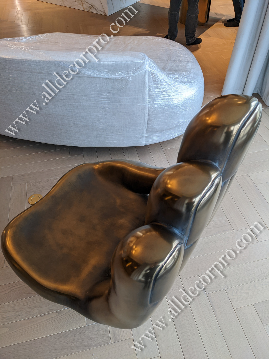 Кресло металлизированное жидким металлом