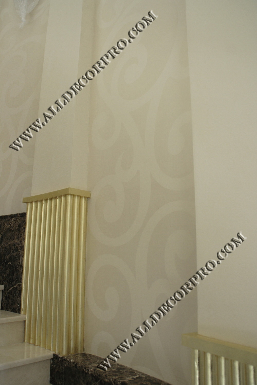 Стены декорированные венецианской штукатуркой имитирующей ткань