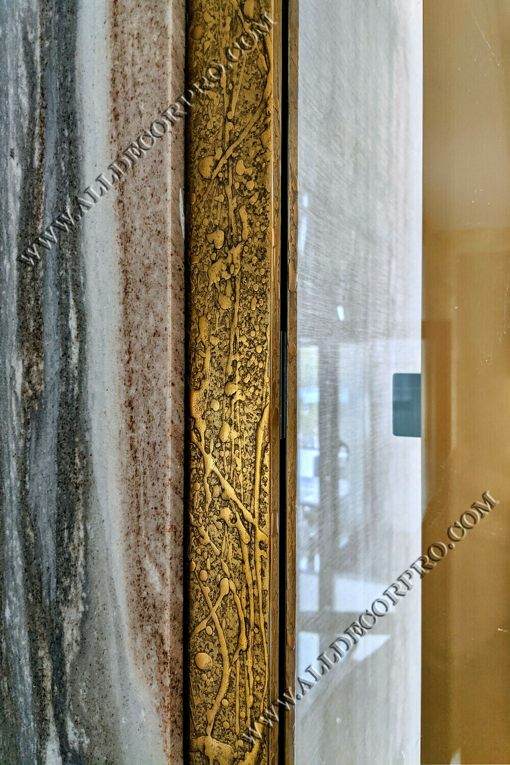 Обрамления стёкол декорированные жидким металлом