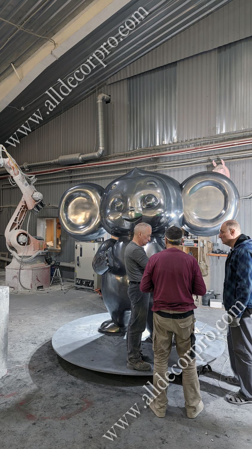 Скульптура Чебурашки металлизированная жидким металлом PRO-METAL