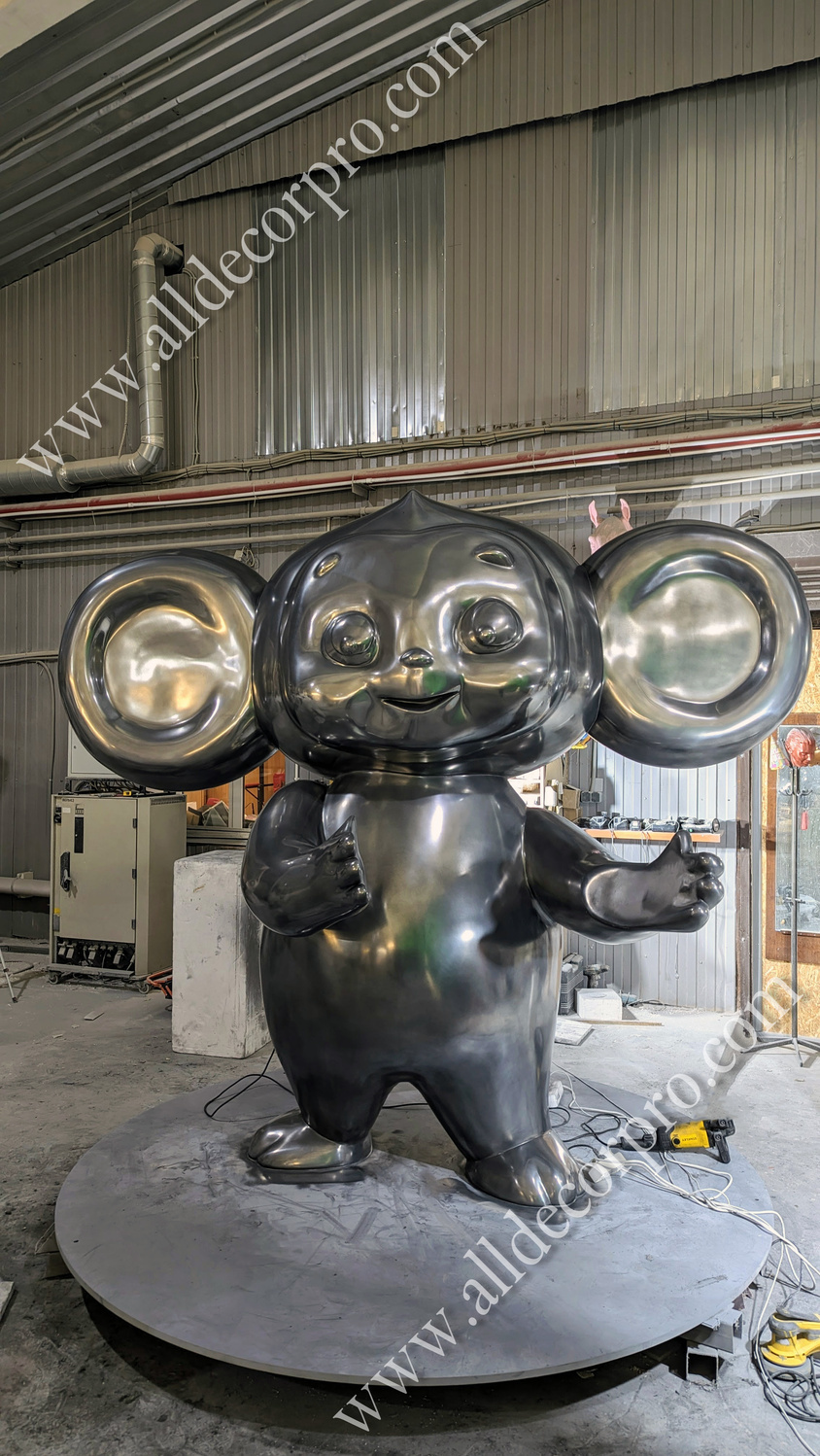 Скульптура Чебурашки металлизированная жидким металлом PRO-METAL