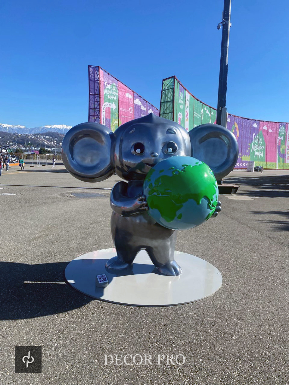 Скульптура Чебурашки металлизированная жидким металлом PRO-METAL