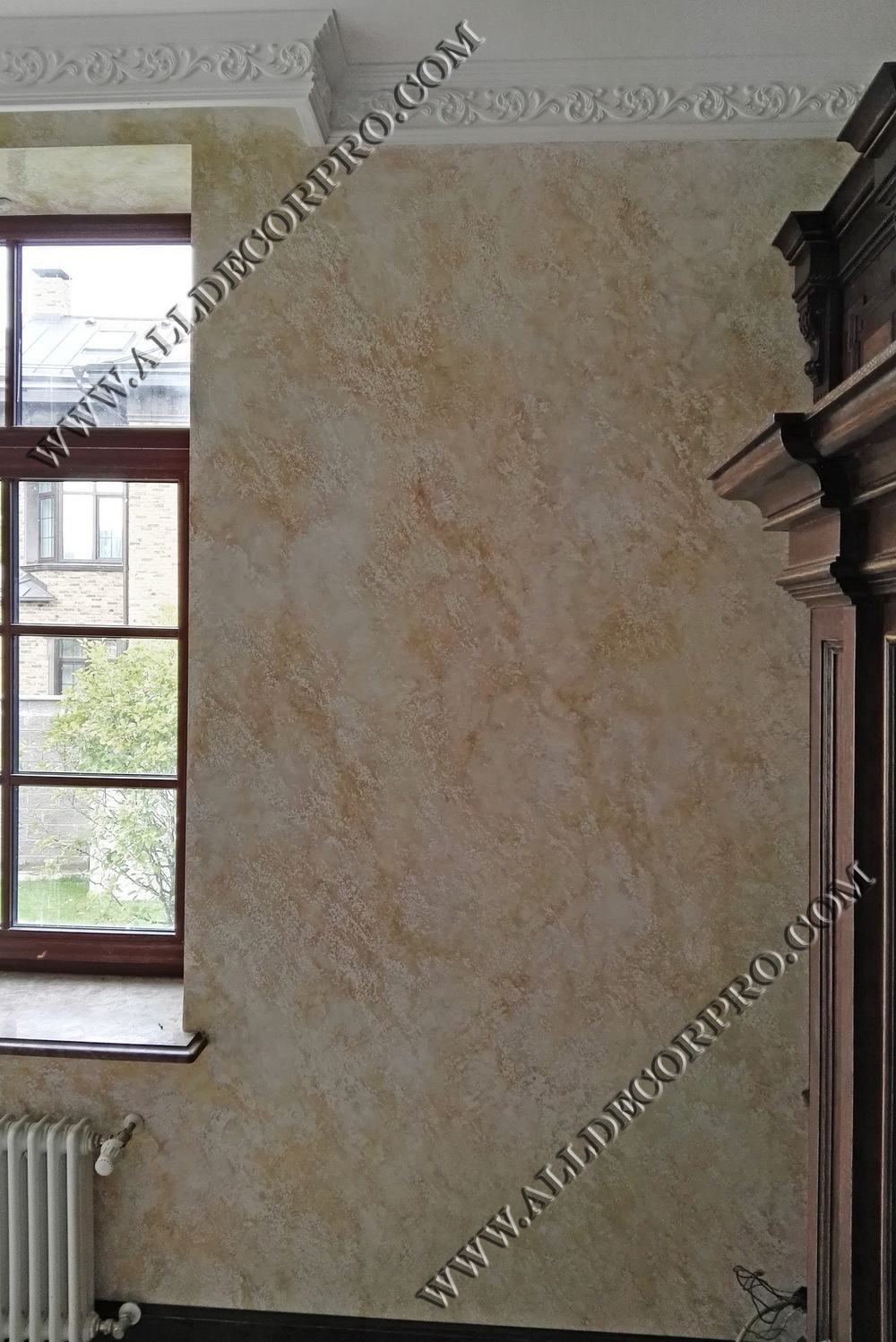 Стены декорированные венецианской штукатуркой имитирующей камень