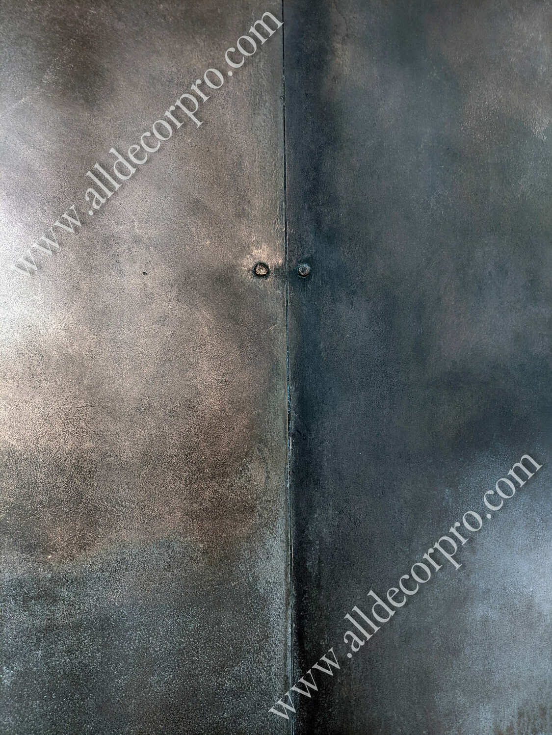 Стена декорированная жидким металом PRO-METAL 1K Metal Plaster