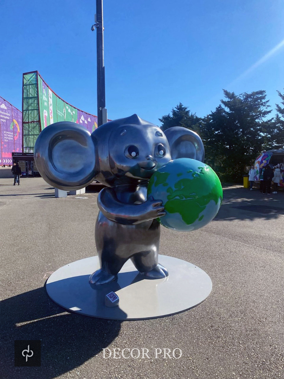 Скульптура Чебурашки металлизированная жидким металлом PRO-METAL