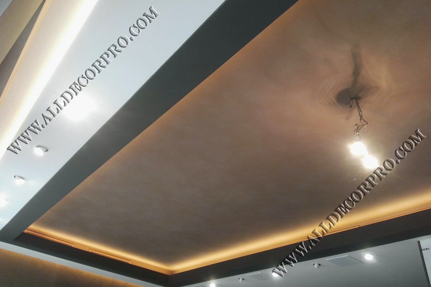 Потолок декорированный покрытием с эффектом замши Iris Deco"Vetusto"