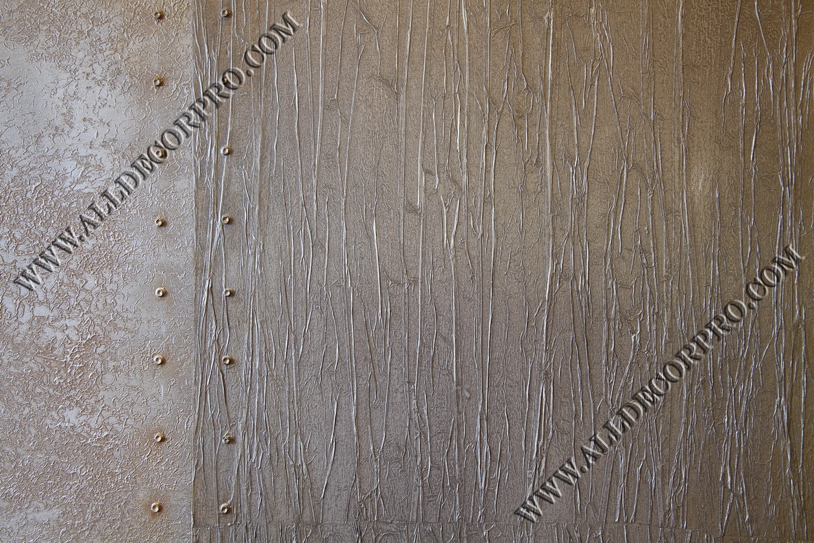 Стена декорированная панно из различных металлизированных декоративных штукатурок