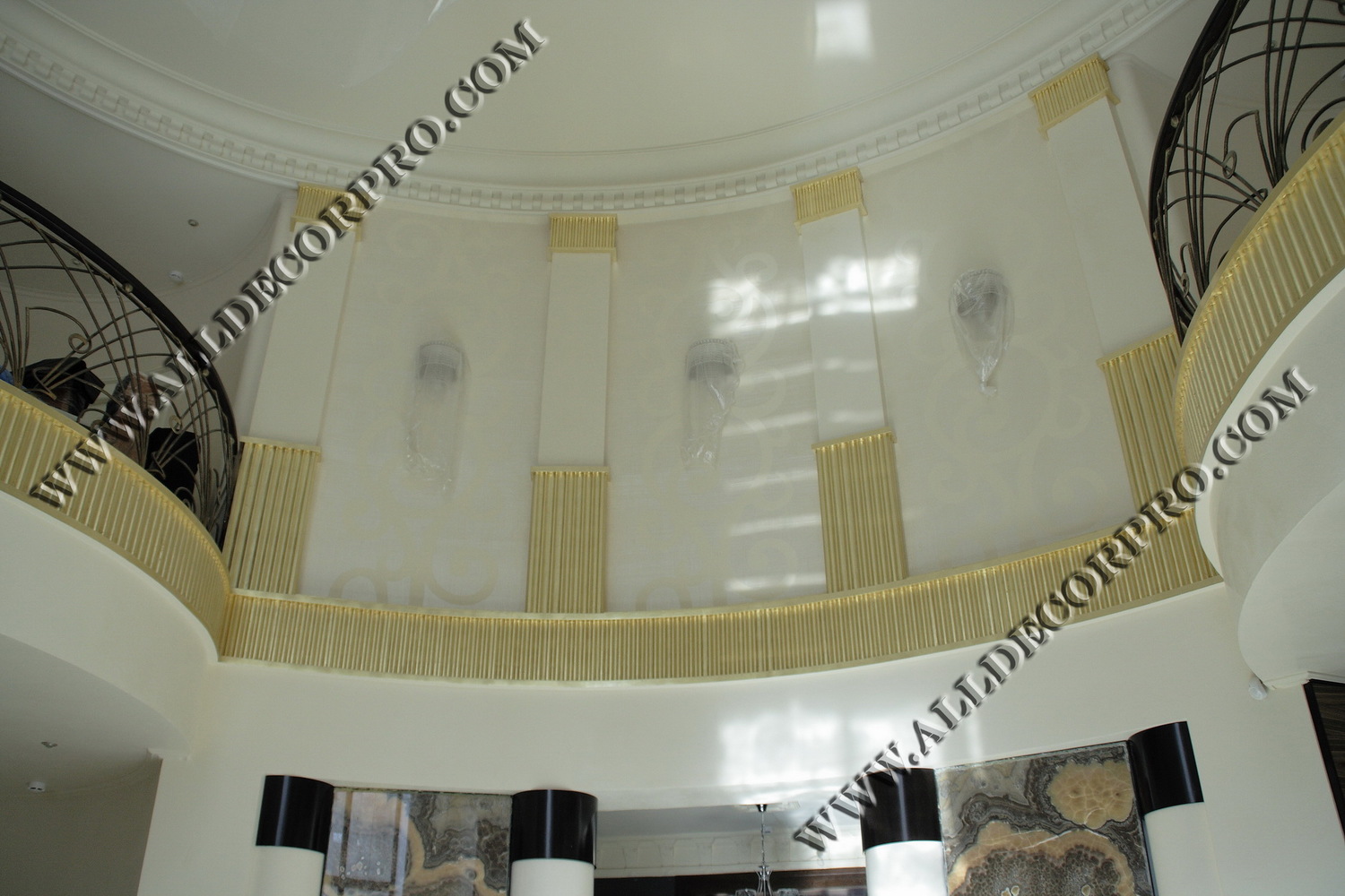 Стены декорированные венецианской штукатуркой имитирующей ткань
