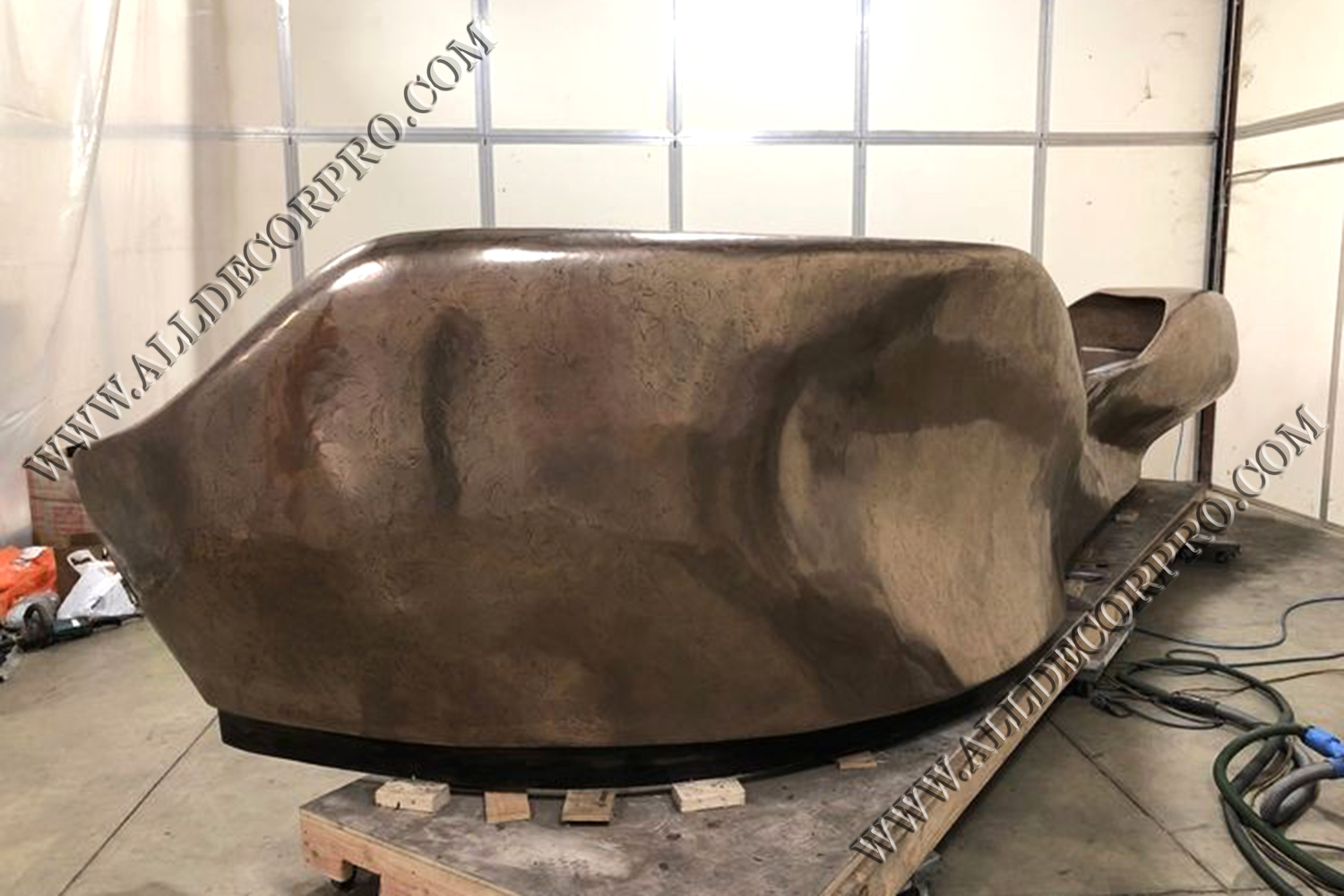 Стойка ресепшн металлизированная жидким металлом "Metallhaut"