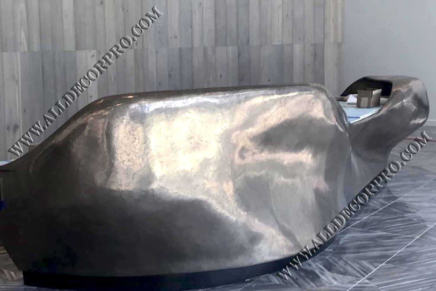 Стойка ресепшн металлизированная жидким металлом "Metallhaut"